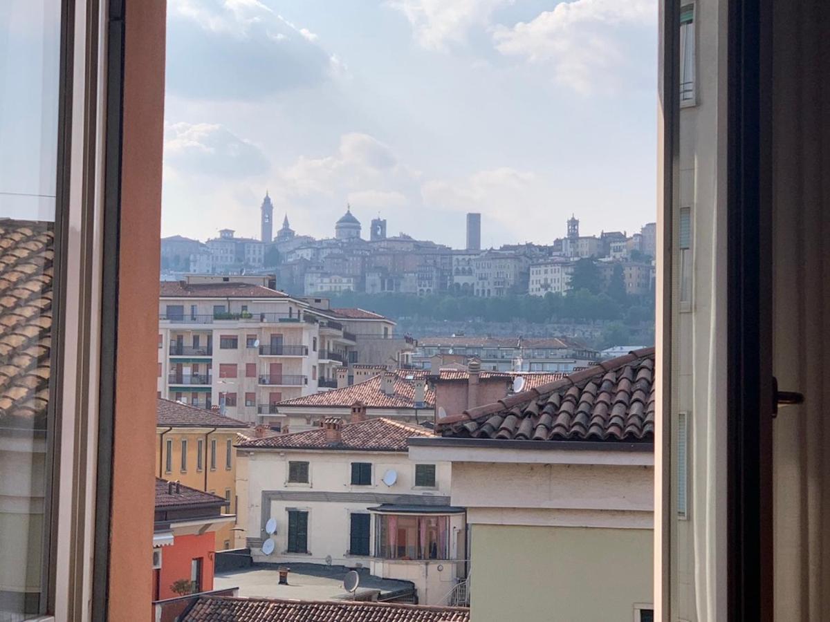 Camozzi Central Apartment Bergamo Exterior photo